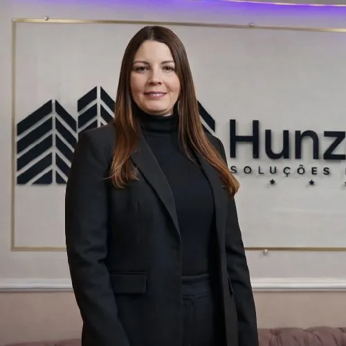 Fábia Oliveira — Corretora da Hunzecher Soluções Imobiliárias, CRECI 269284-F